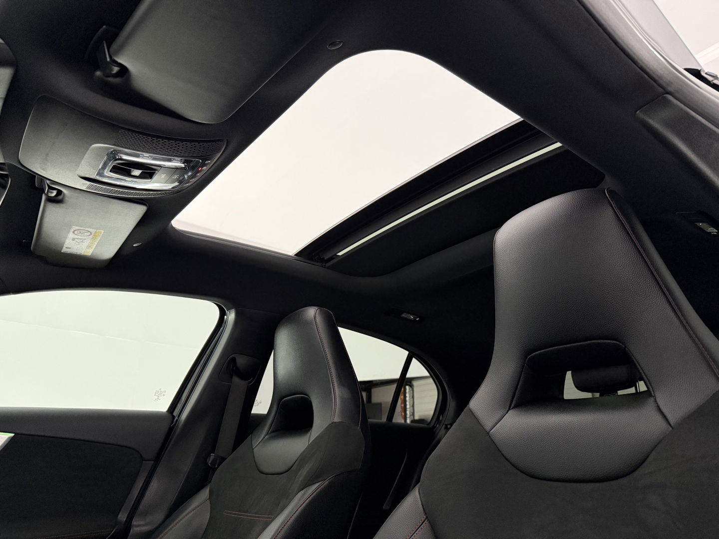 Mercedes-Benz A-Klasse 180 AMG | Pano | Sfeerverl. | Virtual | Carplay | Cruise | Parkeersens. | NAP