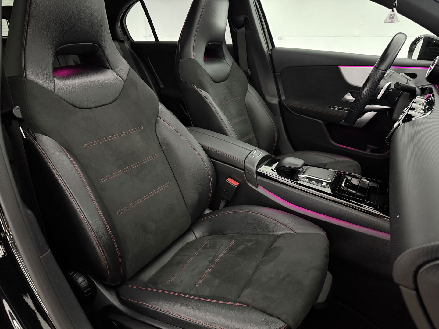 Mercedes-Benz A-Klasse 180 AMG | Pano | Sfeerverl. | Virtual | Carplay | Cruise | Parkeersens. | NAP