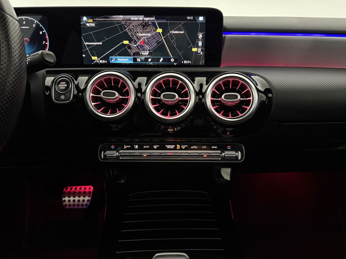 Mercedes-Benz A-Klasse 180 AMG | Pano | Sfeerverl. | Virtual | Carplay | Cruise | Parkeersens. | NAP