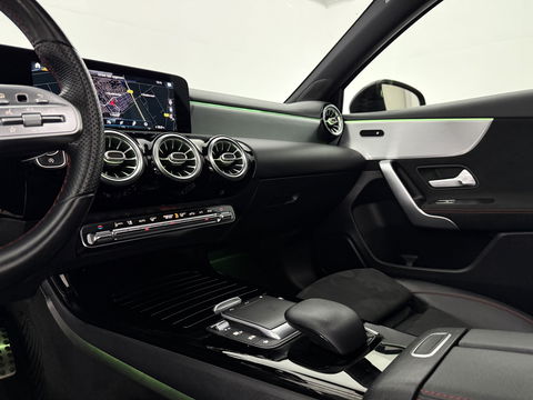 Mercedes-Benz A-Klasse 180 AMG | Pano | Sfeerverl. | Virtual | Carplay | Cruise | Parkeersens. | NAP
