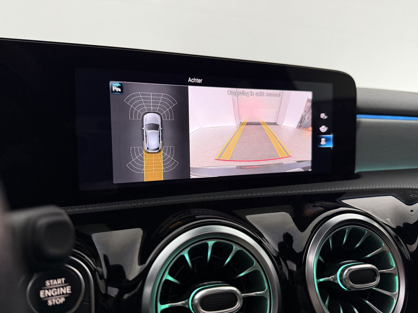 Mercedes-Benz A-Klasse 180 AMG | Pano | Sfeerverl. | Virtual | Carplay | Cruise | Parkeersens. | NAP