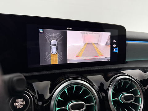 Mercedes-Benz A-Klasse 180 AMG | Pano | Sfeerverl. | Virtual | Carplay | Cruise | Parkeersens. | NAP