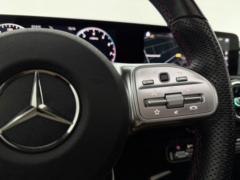 Mercedes-Benz A-Klasse 180 AMG | Pano | Sfeerverl. | Virtual | Carplay | Cruise | Parkeersens. | NAP