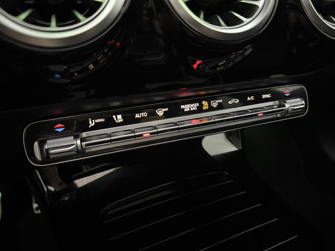 Mercedes-Benz A-Klasse 180 AMG | Pano | Sfeerverl. | Virtual | Carplay | Cruise | Parkeersens. | NAP