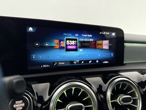 Mercedes-Benz A-Klasse 180 AMG | Pano | Sfeerverl. | Virtual | Carplay | Cruise | Parkeersens. | NAP