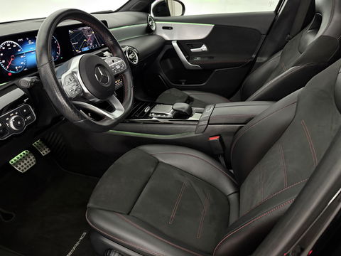 Mercedes-Benz A-Klasse 180 AMG | Pano | Sfeerverl. | Virtual | Carplay | Cruise | Parkeersens. | NAP