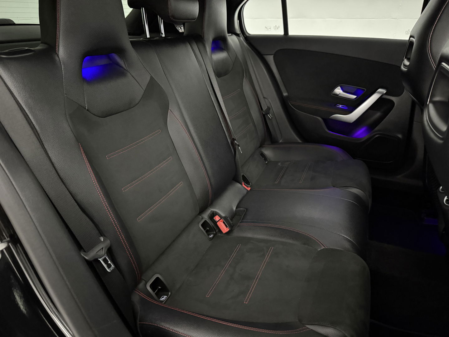 Mercedes-Benz A-Klasse 180 AMG | Pano | Sfeerverl. | Virtual | Carplay | Cruise | Parkeersens. | NAP