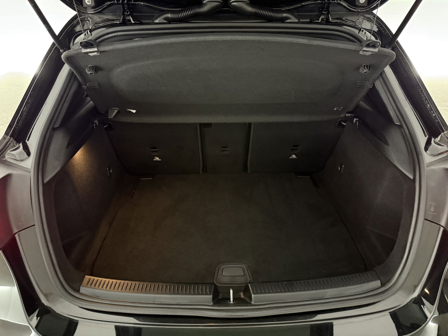 Mercedes-Benz A-Klasse 180 AMG | Pano | Sfeerverl. | Virtual | Carplay | Cruise | Parkeersens. | NAP