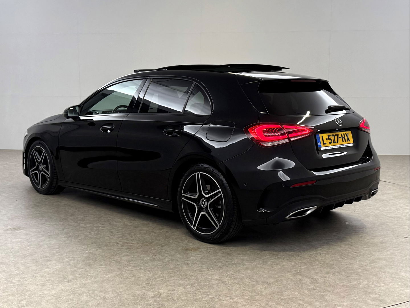 Mercedes-Benz A-Klasse 180 AMG | Pano | Sfeerverl. | Virtual | Carplay | Cruise | Parkeersens. | NAP