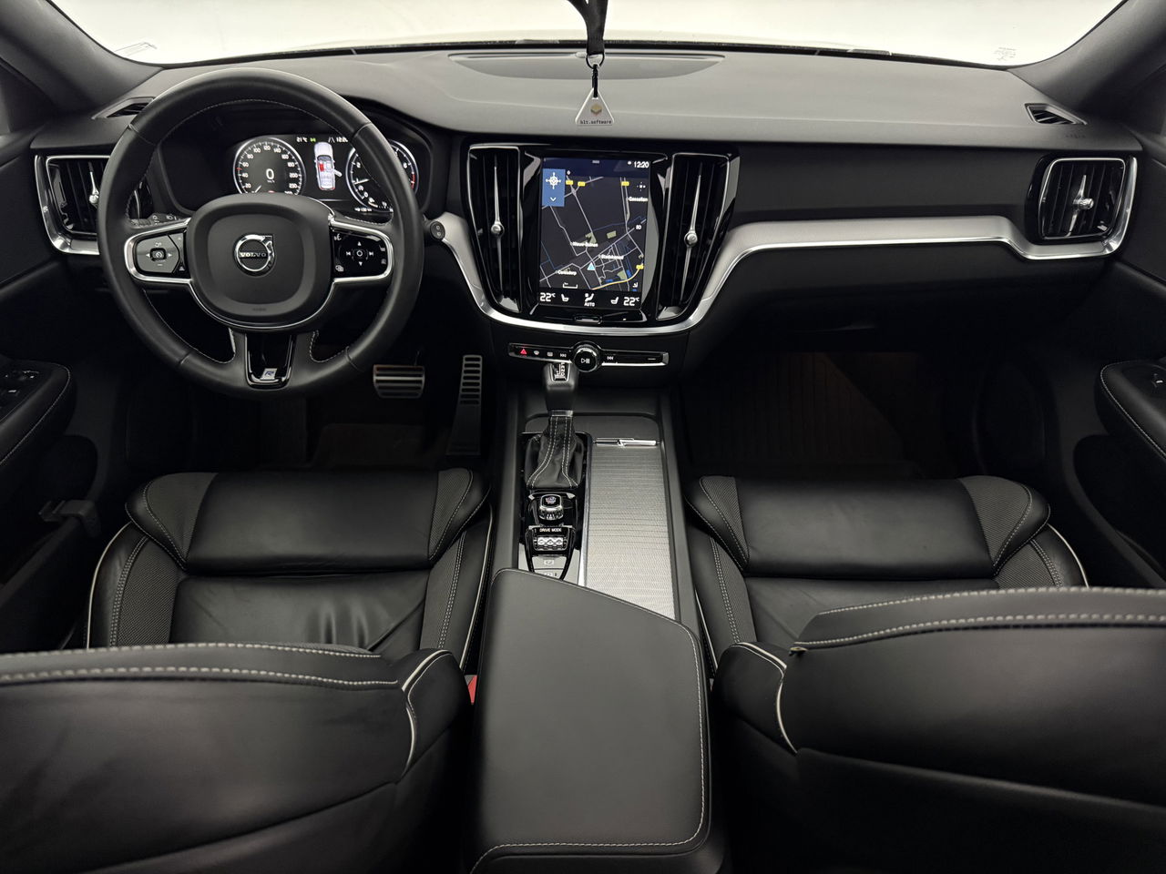 Volvo V60 2.0 T4 R-Design | 191PK | Panoramadak |  LED | Virtual Cockpit | Memory seats | Camera | Carplay | Cruisecontr.