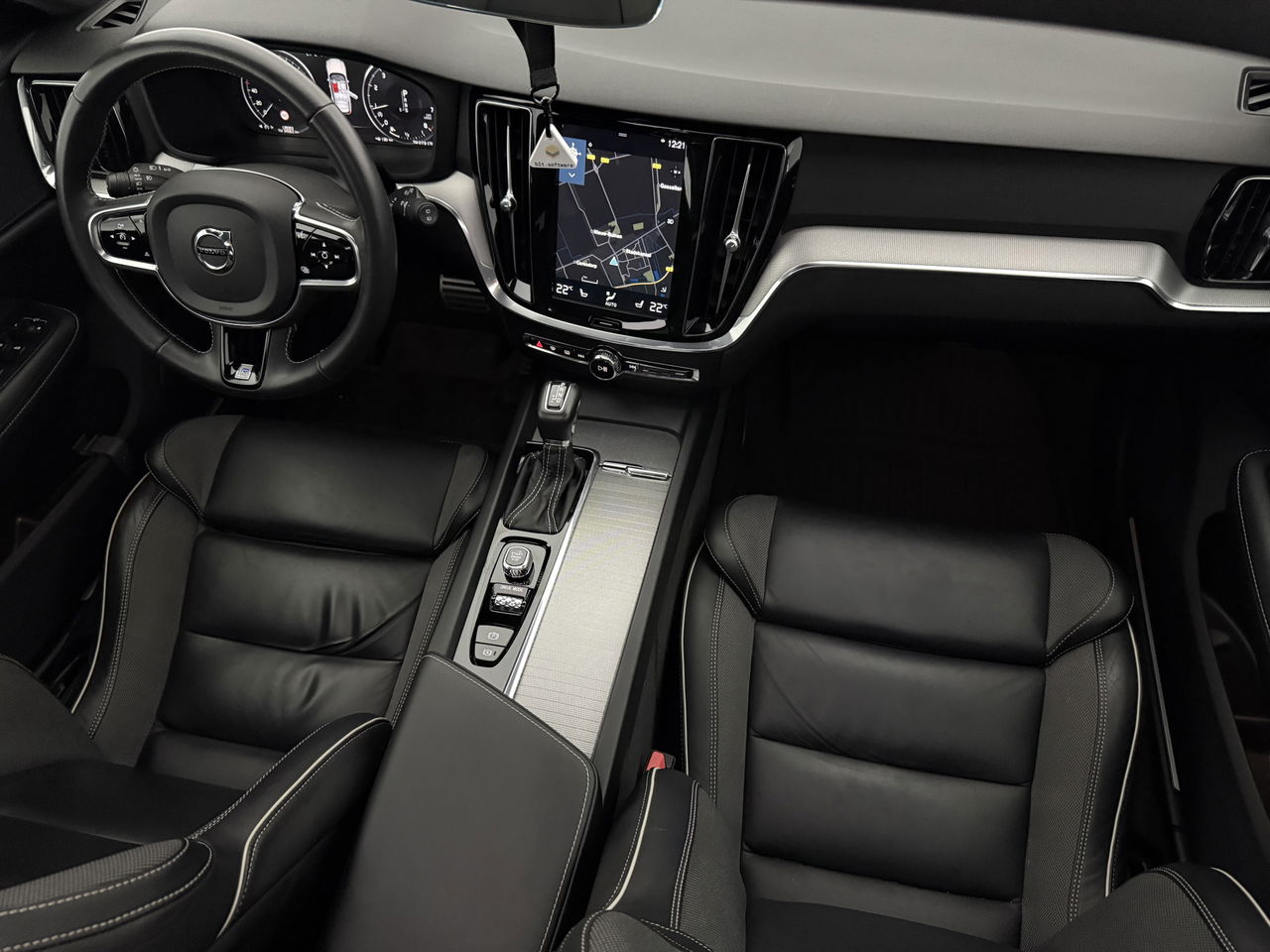 Volvo V60 2.0 T4 R-Design | 191PK | Panoramadak |  LED | Virtual Cockpit | Memory seats | Camera | Carplay | Cruisecontr.