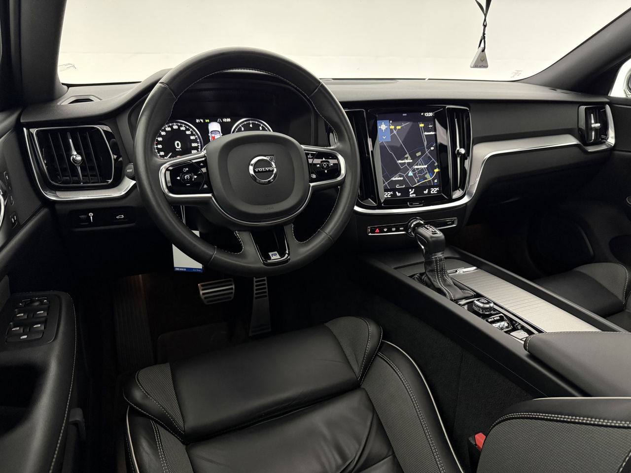 Volvo V60 2.0 T4 R-Design | 191PK | Panoramadak |  LED | Virtual Cockpit | Memory seats | Camera | Carplay | Cruisecontr.