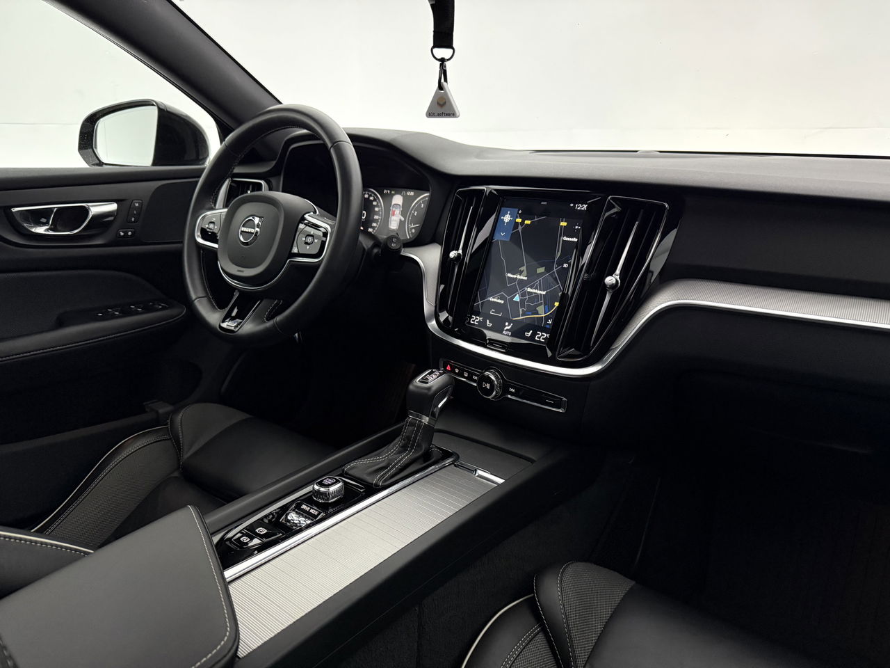 Volvo V60 2.0 T4 R-Design | 191PK | Panoramadak |  LED | Virtual Cockpit | Memory seats | Camera | Carplay | Cruisecontr.