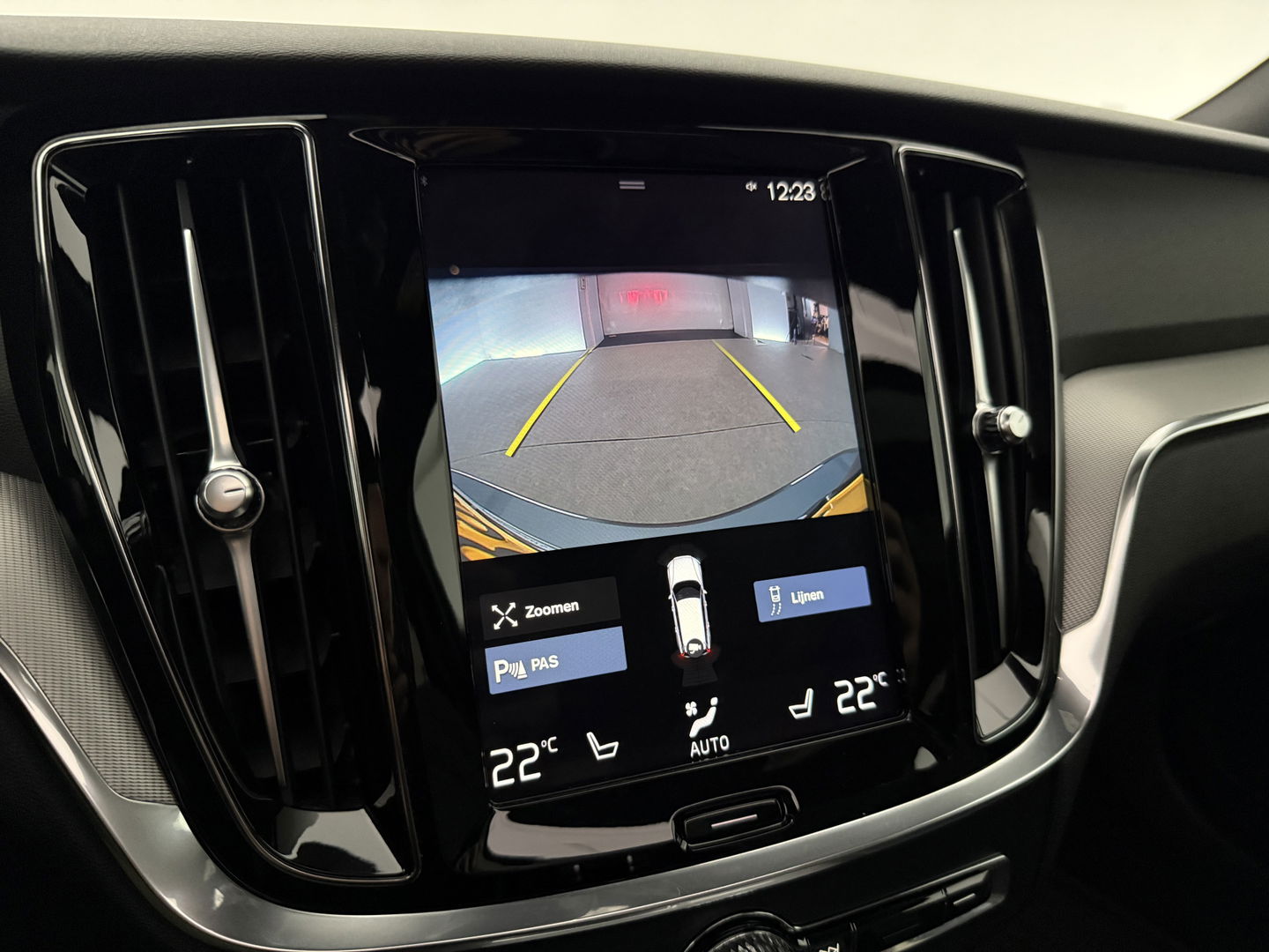 Volvo V60 2.0 T4 R-Design | 191PK | Pano |  LED | Virtual | Memory | Stoelverw. | Camera | Carplay | Cruise