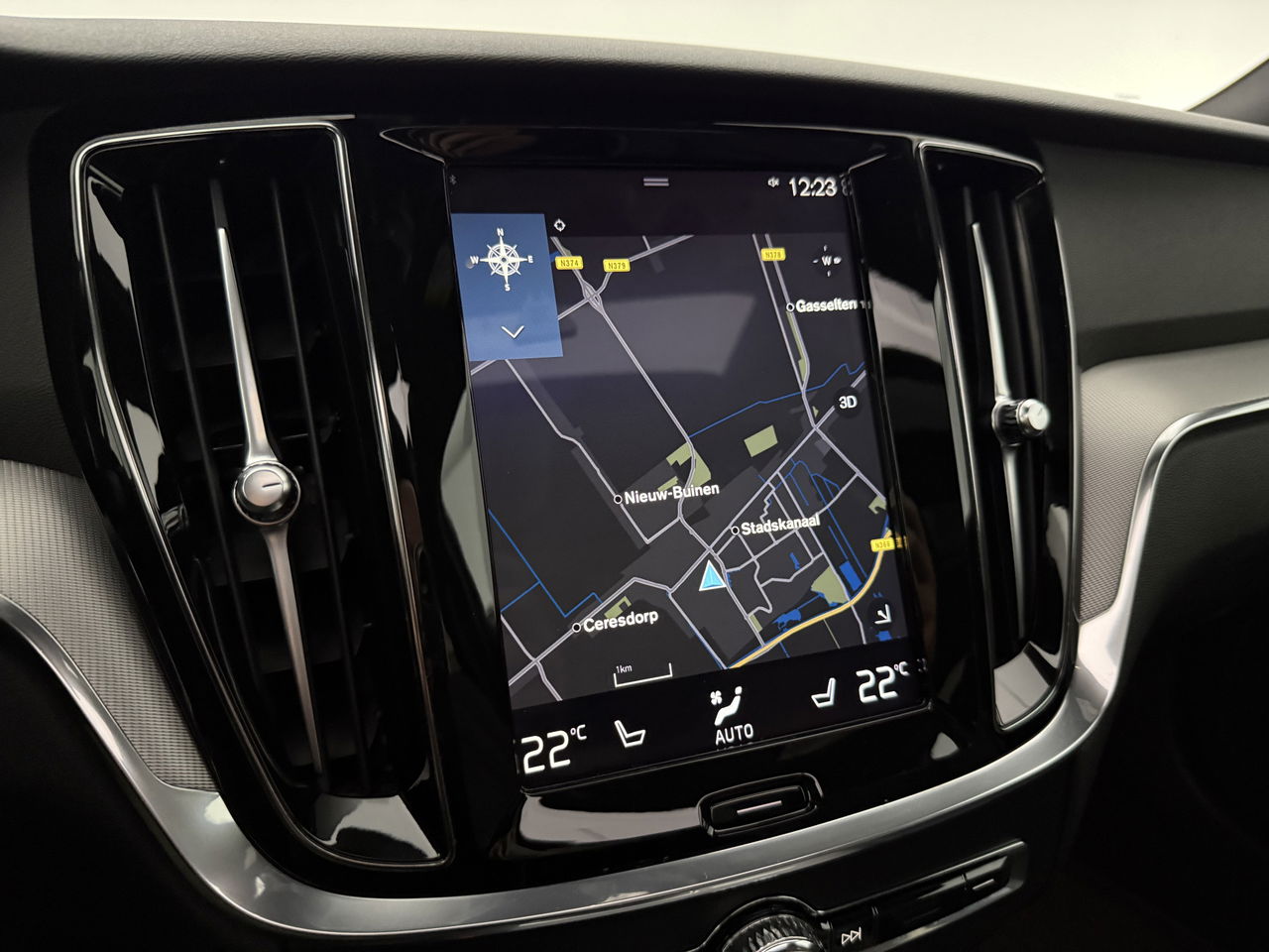 Volvo V60 2.0 T4 R-Design | 191PK | Panoramadak |  LED | Virtual Cockpit | Memory seats | Camera | Carplay | Cruisecontr.