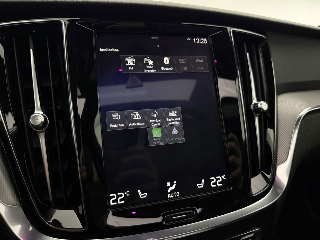 Volvo V60 2.0 T4 R-Design | 191PK | Panoramadak |  LED | Virtual Cockpit | Memory seats | Camera | Carplay | Cruisecontr.