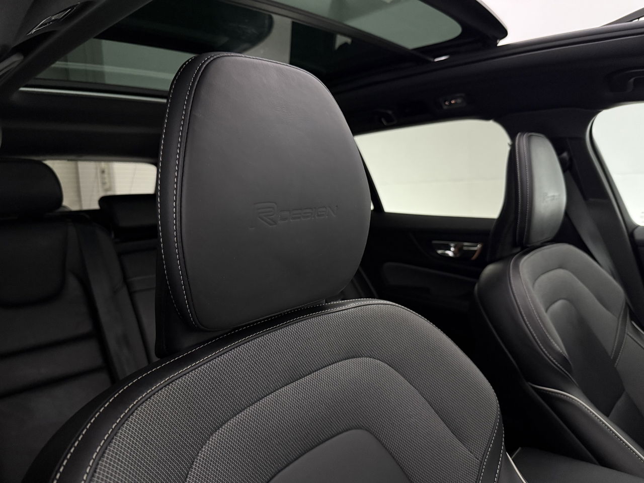 Volvo V60 2.0 T4 R-Design | 191PK | Panoramadak | LED | Virtual Cockpit | Memory seats | Camera | Carplay | Cruisecontr.