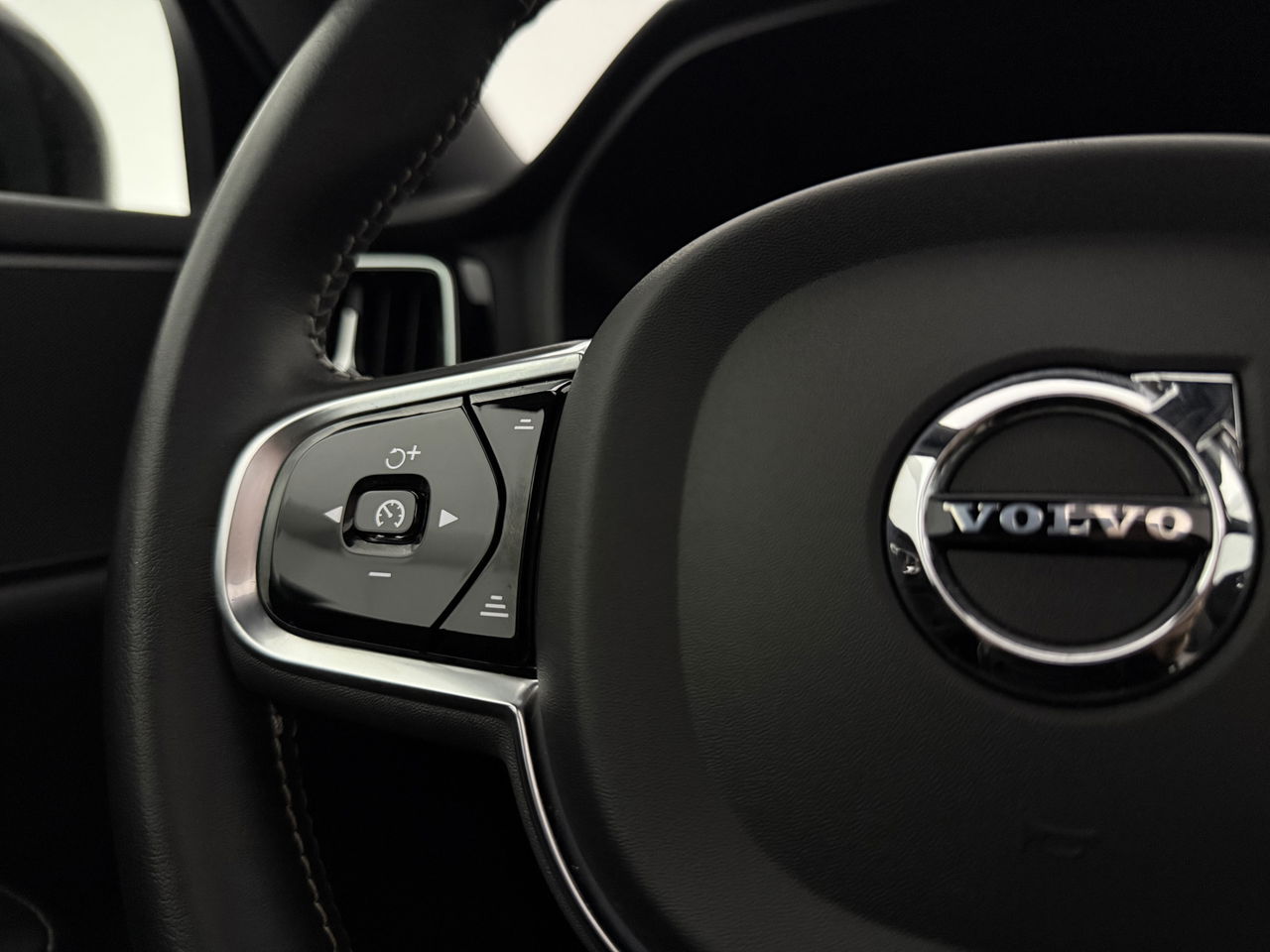 Volvo V60 2.0 T4 R-Design | 191PK | Panoramadak |  LED | Virtual Cockpit | Memory seats | Camera | Carplay | Cruisecontr.