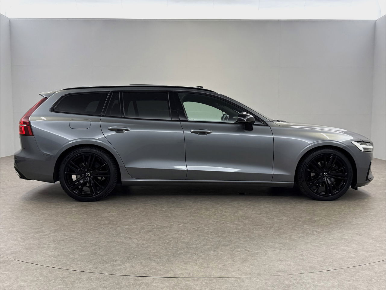 Volvo V60 2.0 T4 R-Design | 191PK | Panoramadak |  LED | Virtual Cockpit | Memory seats | Camera | Carplay | Cruisecontr.
