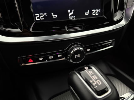 Volvo V60 2.0 T4 R-Design | 191PK | Panoramadak |  LED | Virtual Cockpit | Memory seats | Camera | Carplay | Cruisecontr.