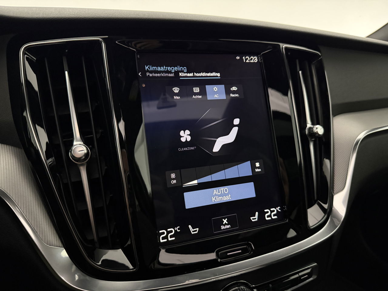Volvo V60 2.0 T4 R-Design | 191PK | Panoramadak |  LED | Virtual Cockpit | Memory seats | Camera | Carplay | Cruisecontr.