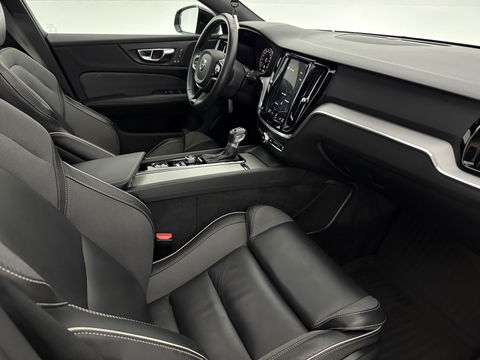 Volvo V60 2.0 T4 R-Design | 191PK | Pano |  LED | Virtual | Memory | Stoelverw. | Camera | Carplay | Cruise
