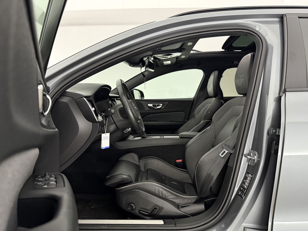 Volvo V60 2.0 T4 R-Design | 191PK | Panoramadak |  LED | Virtual Cockpit | Memory seats | Camera | Carplay | Cruisecontr.