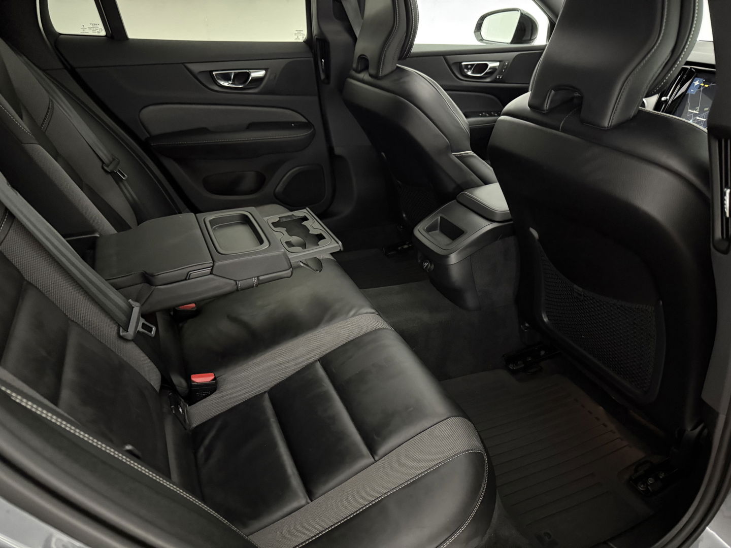 Volvo V60 2.0 T4 R-Design | 191PK | Pano |  LED | Virtual | Memory | Stoelverw. | Camera | Carplay | Cruise
