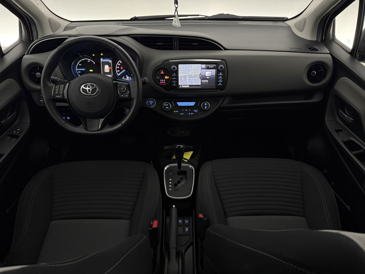Toyota Yaris 1.5 Hybrid Dynamic | Camera | Clima | Cruise | Navigatie | LED
