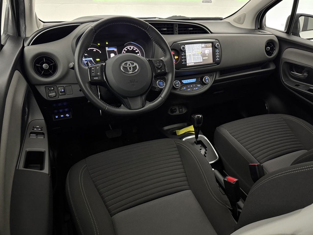 Toyota Yaris 1.5 Hybrid Dynamic | Camera | Clima | Cruise | Navigatie | LED