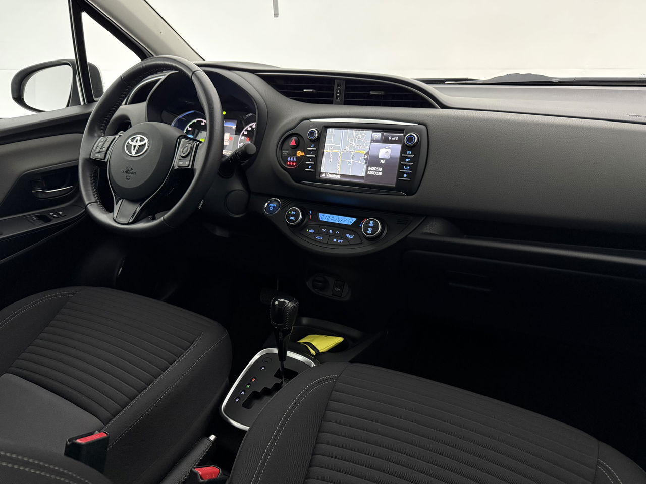 Toyota Yaris 1.5 Hybrid Dynamic | Camera | Clima | Cruise | Navigatie | LED