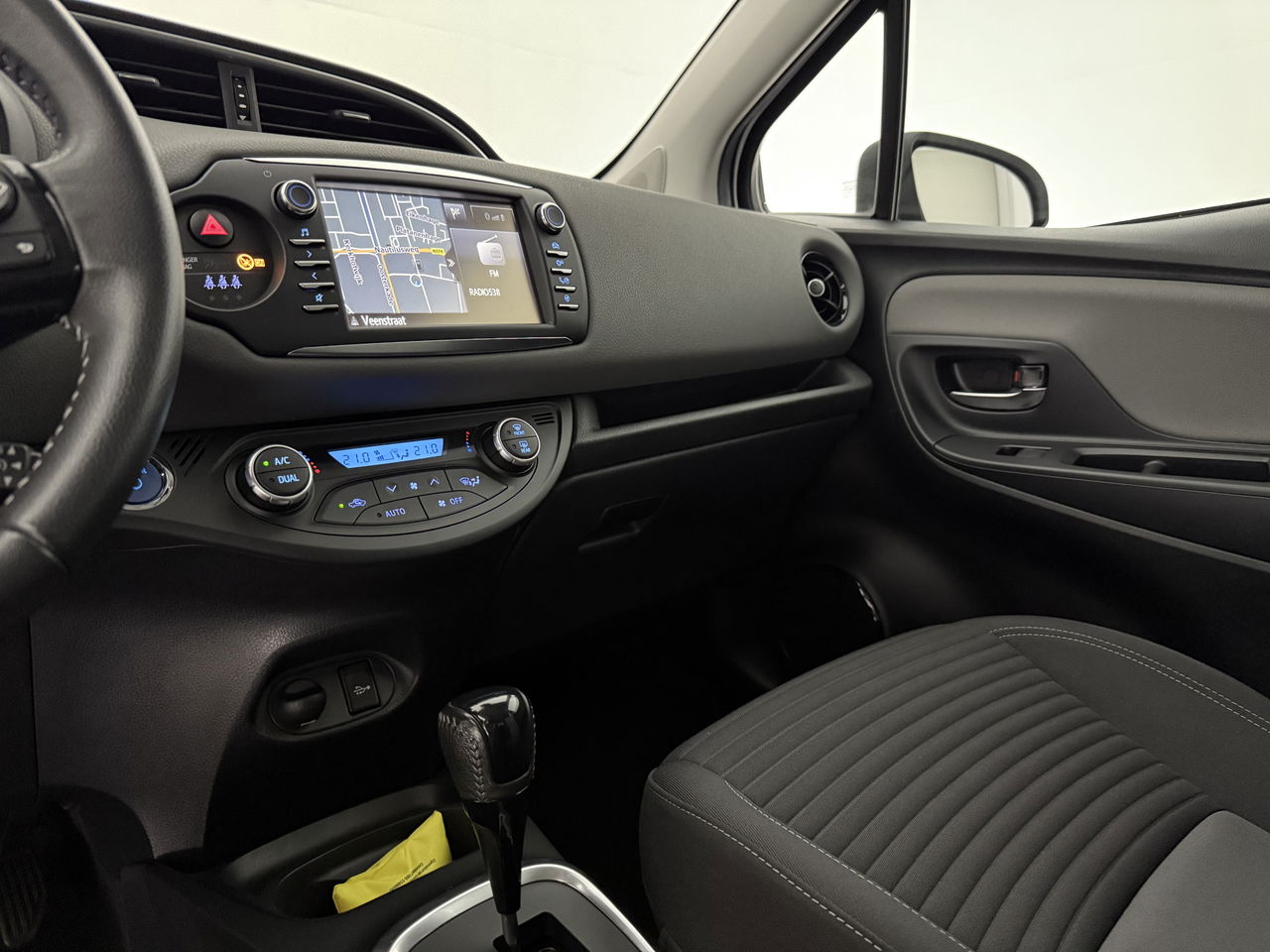 Toyota Yaris 1.5 Hybrid Dynamic | Camera | Clima | Cruise | Navigatie | LED