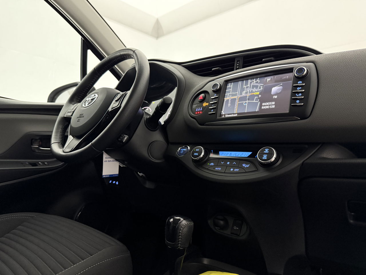 Toyota Yaris 1.5 Hybrid Dynamic | Camera | Clima | Cruise | Navigatie | LED