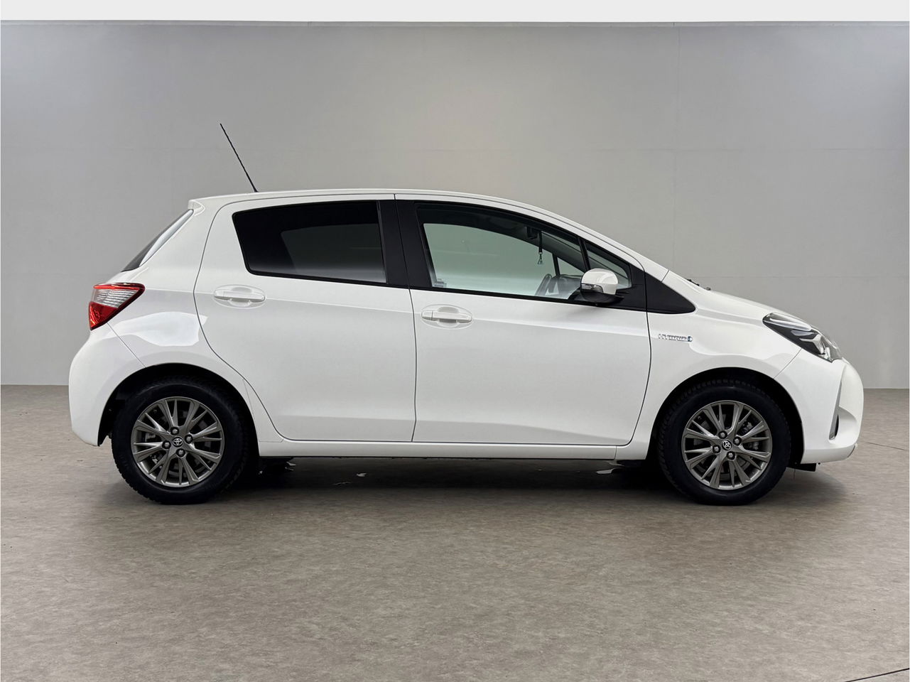 Toyota Yaris 1.5 Hybrid Dynamic | Camera | Clima | Cruise | Navigatie | LED