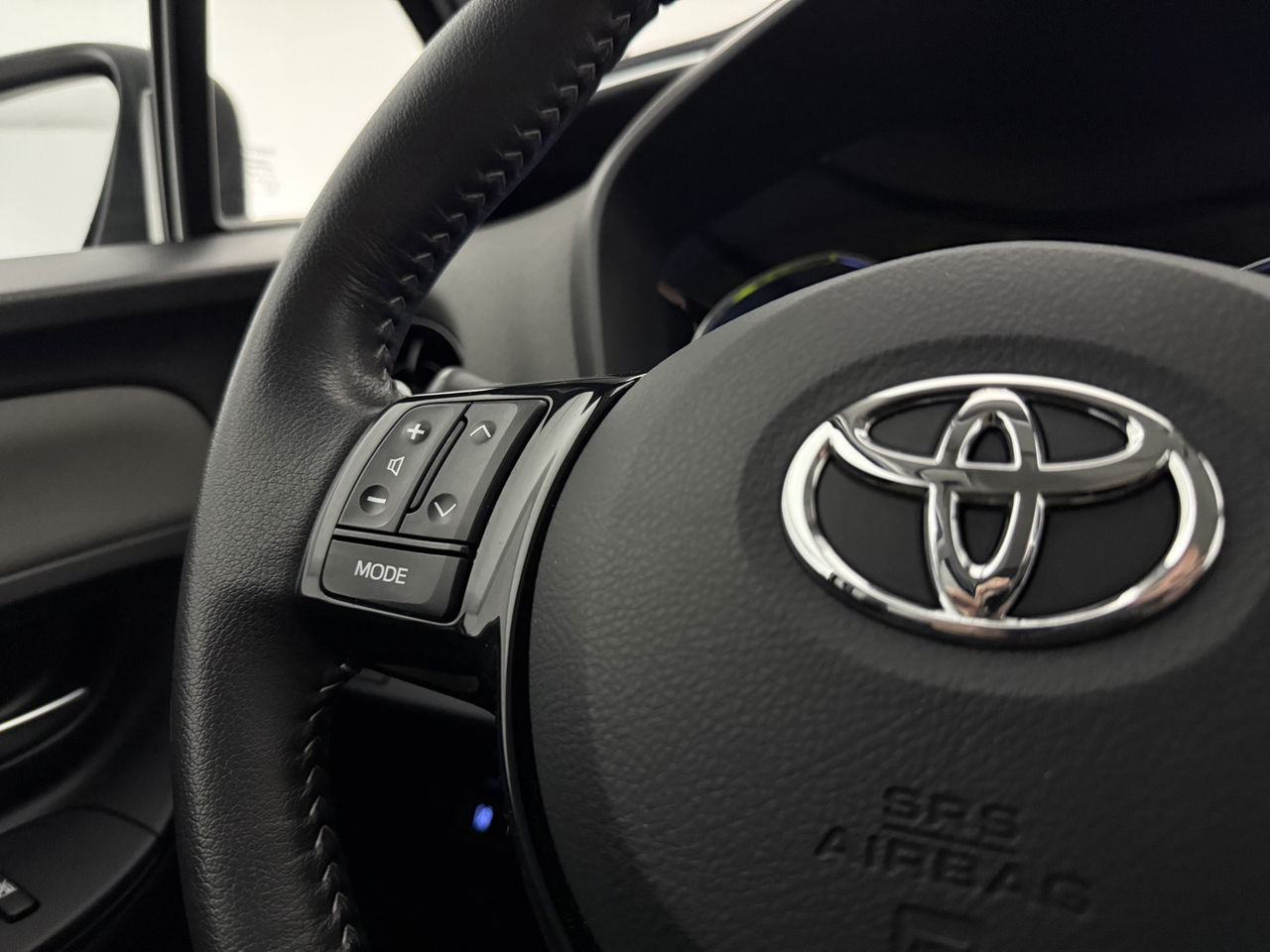 Toyota Yaris 1.5 Hybrid Dynamic | Camera | Clima | Cruise | Navigatie | LED