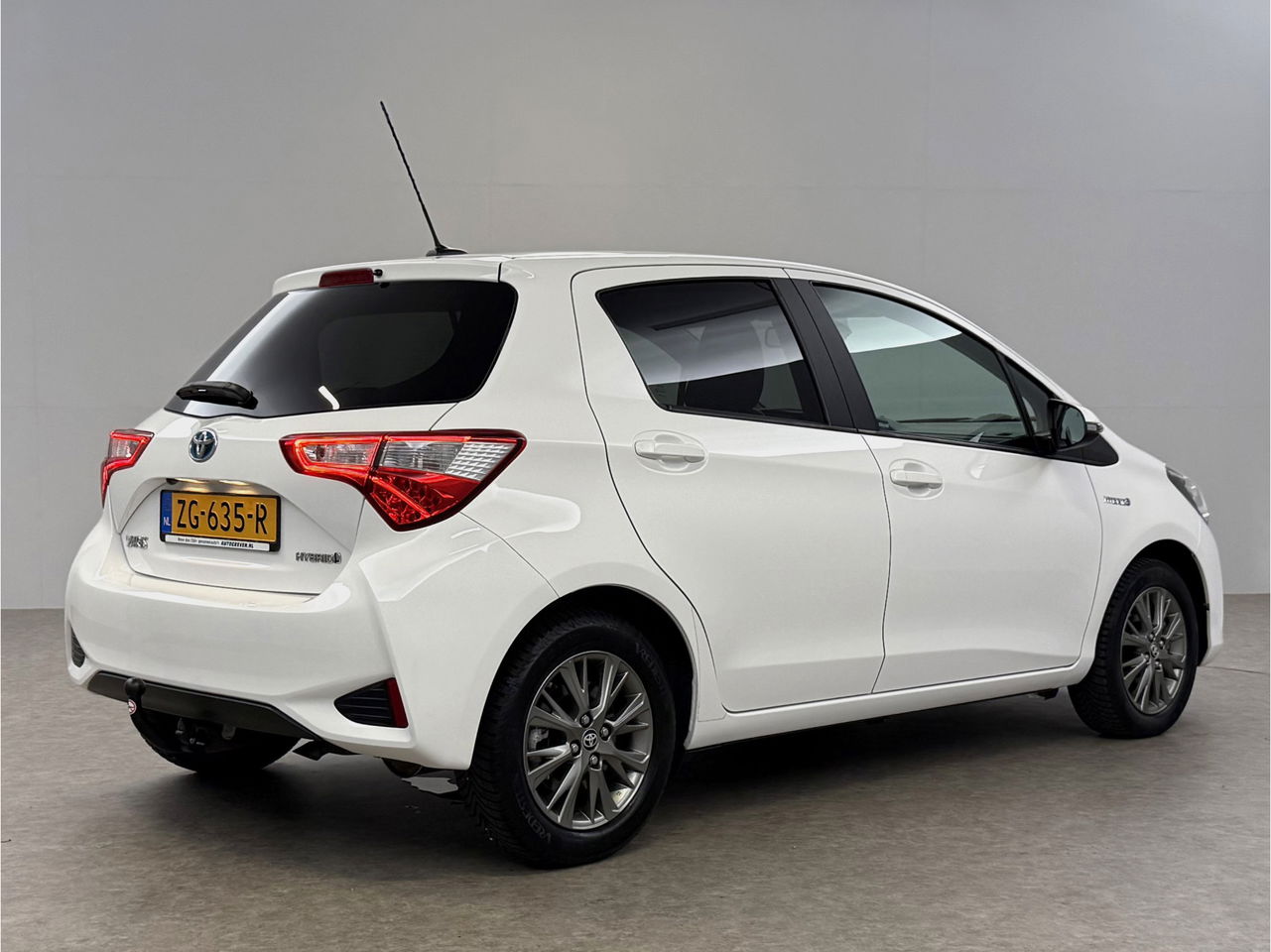 Toyota Yaris 1.5 Hybrid Dynamic | Camera | Clima | Cruise | Navigatie | LED