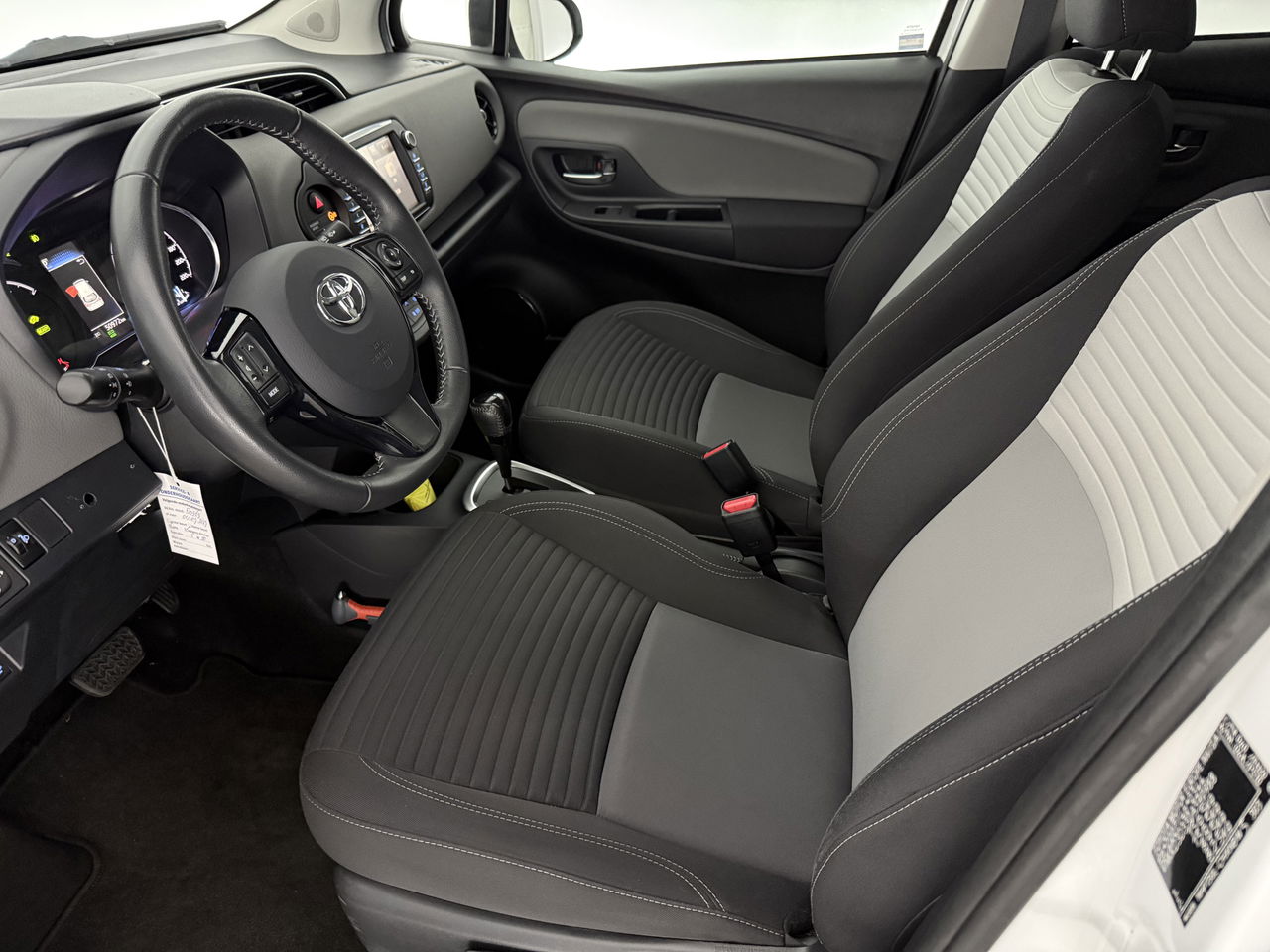 Toyota Yaris 1.5 Hybrid Dynamic | Camera | Clima | Cruise | Navigatie | LED