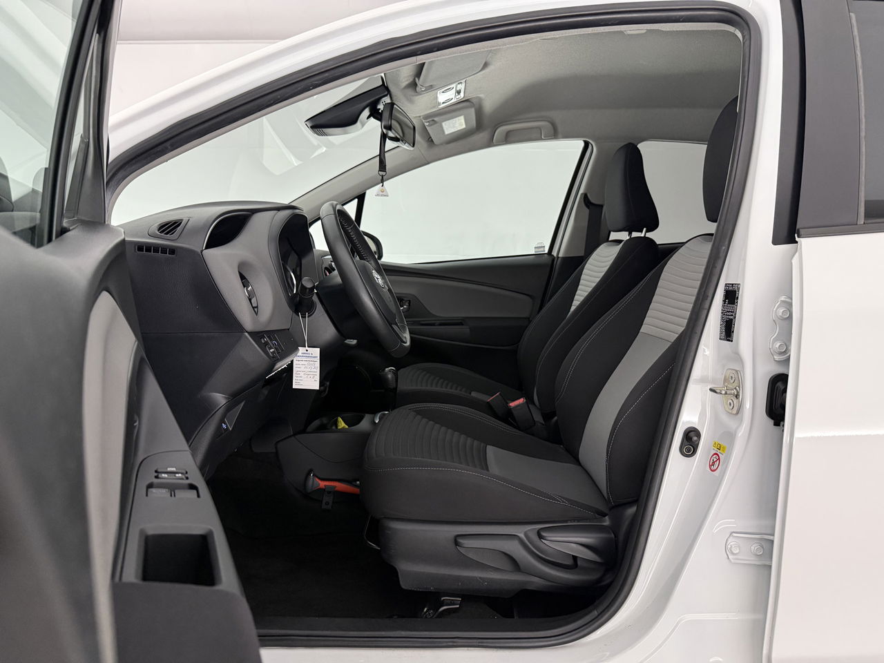 Toyota Yaris 1.5 Hybrid Dynamic | Camera | Clima | Cruise | Navigatie | LED