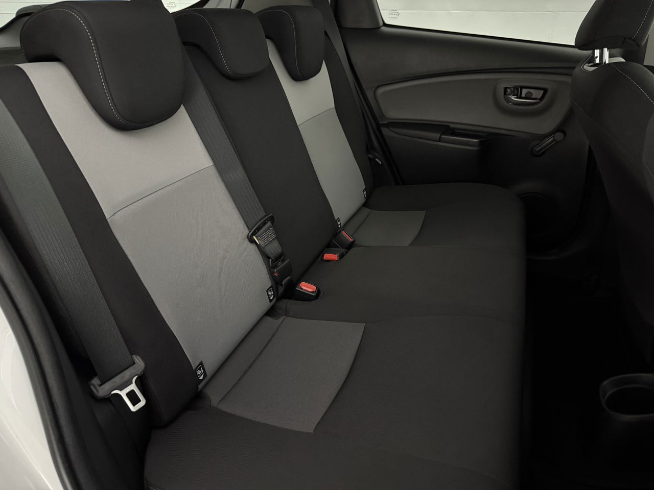 Toyota Yaris 1.5 Hybrid Dynamic | Camera | Clima | Cruise | Navigatie | LED