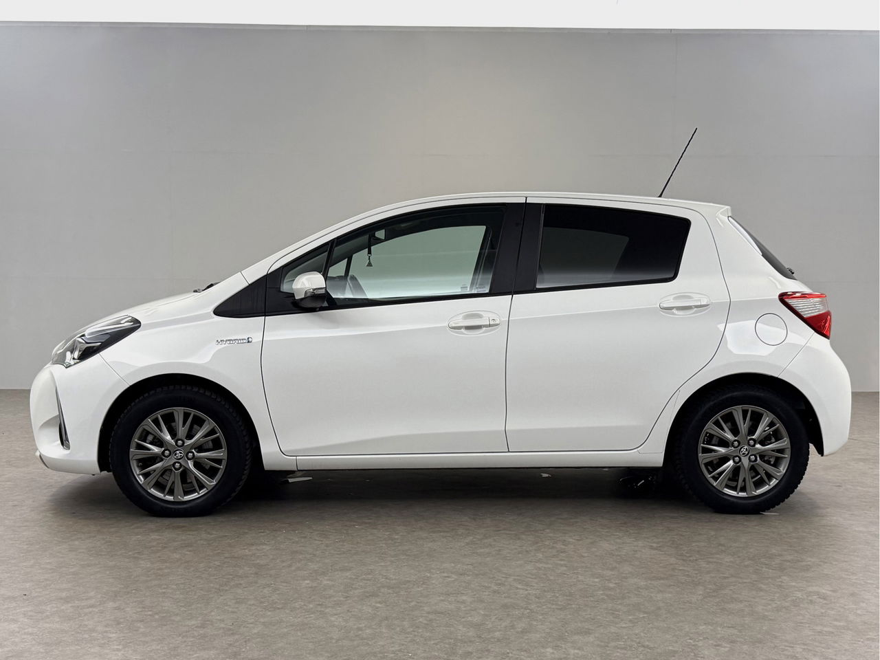 Toyota Yaris 1.5 Hybrid Dynamic | Camera | Clima | Cruise | Navigatie | LED