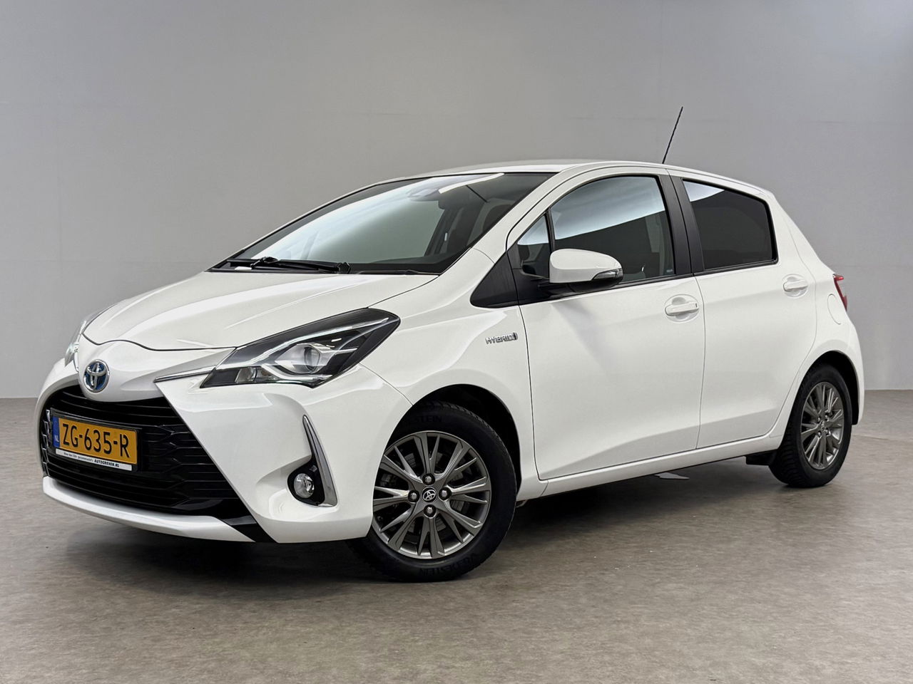 Toyota Yaris 1.5 Hybrid Dynamic | Camera | Clima | Cruise | Navigatie | LED