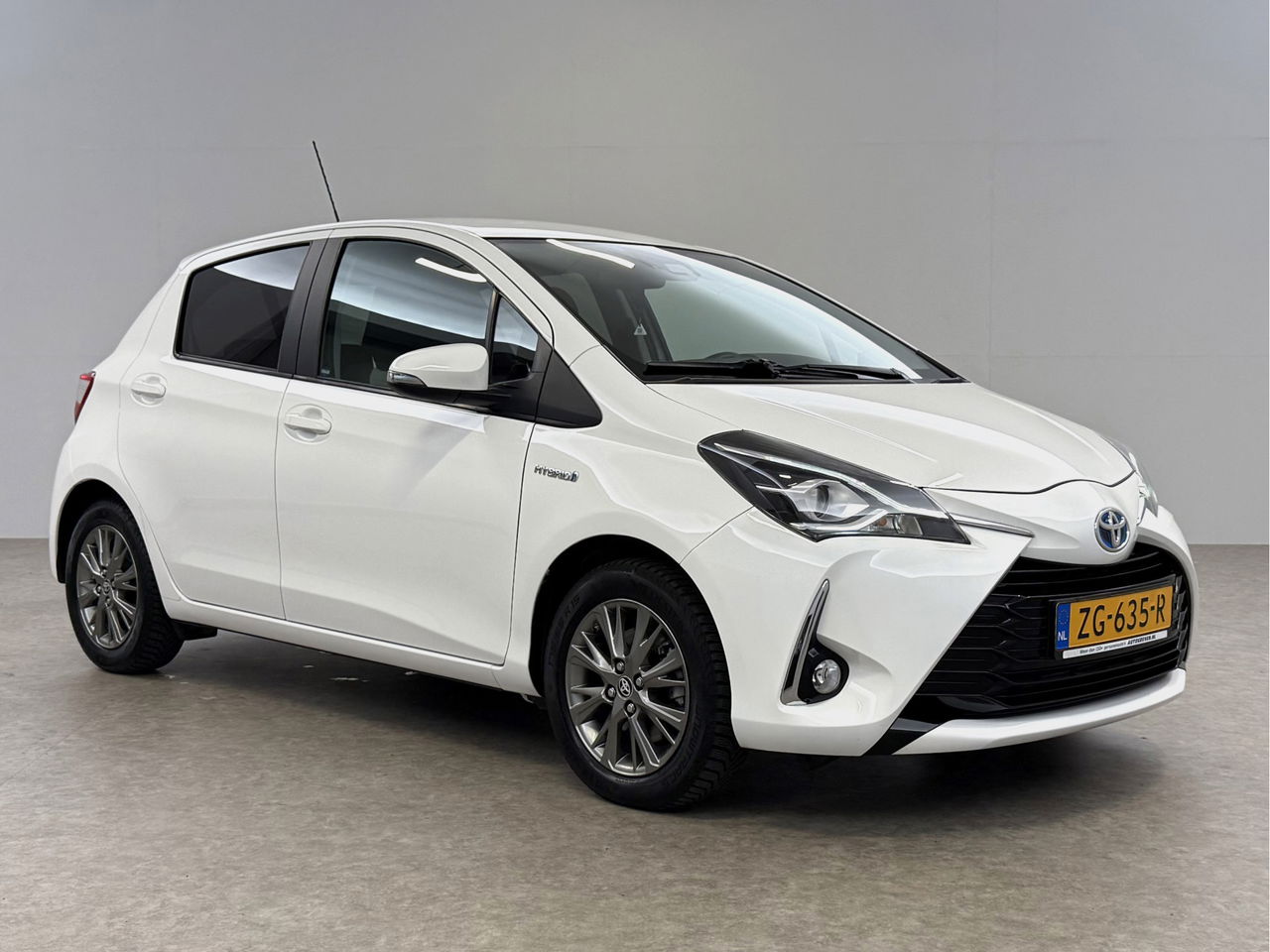 Toyota Yaris 1.5 Hybrid Dynamic | Camera | Clima | Cruise | Navigatie | LED