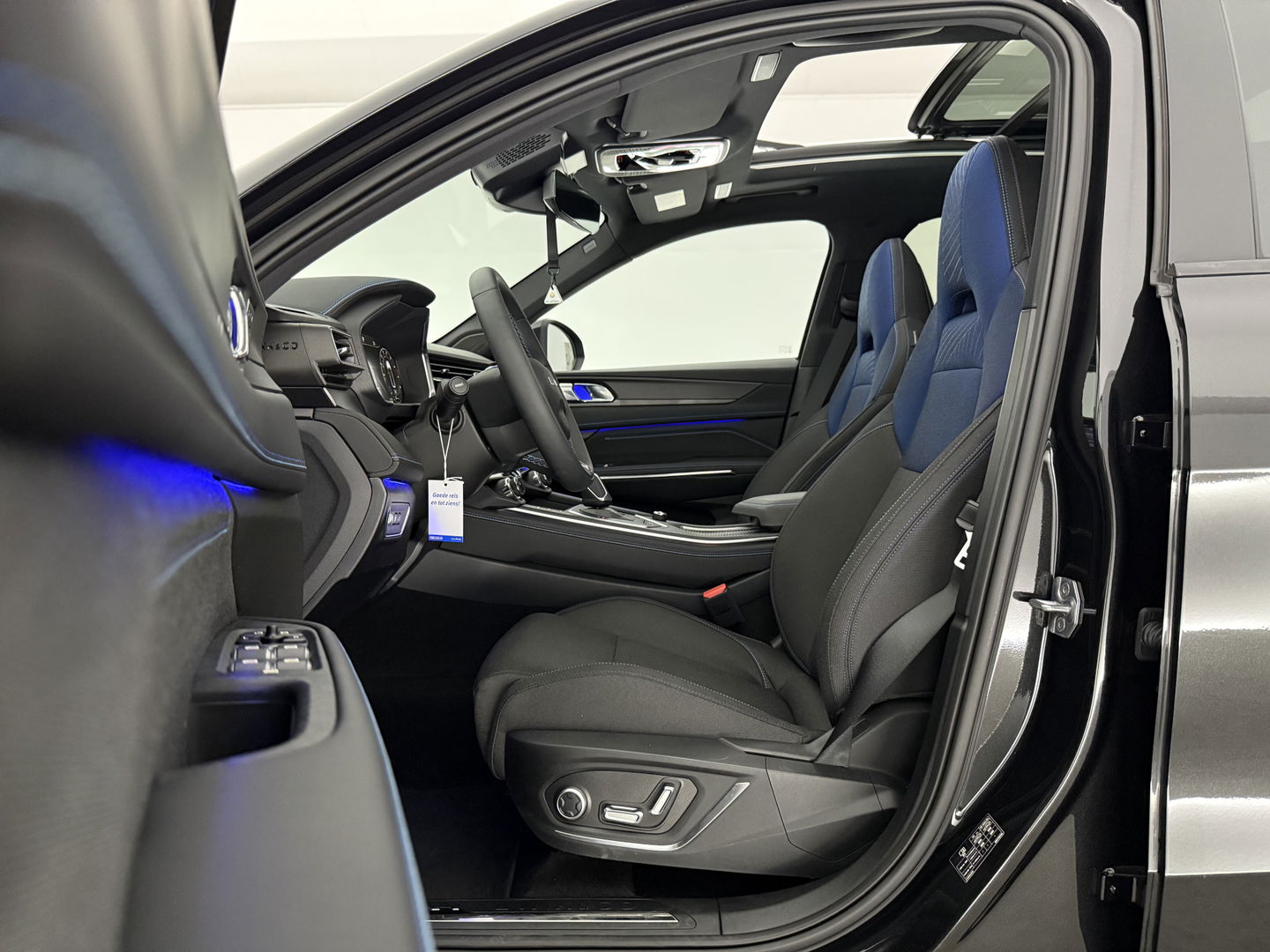 Lynk Co 01 1.5 | 360° | Pano | LED | Sfeerverl. | Virtual | Memory | Stoel/stuurverw. | Carplay