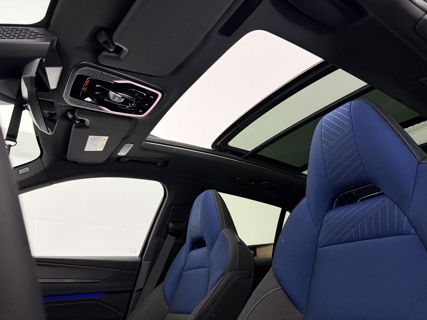 Lynk Co 01 1.5 | 360° | Pano | LED | Sfeerverl. | Virtual | Memory | Stoel/stuurverw. | Carplay