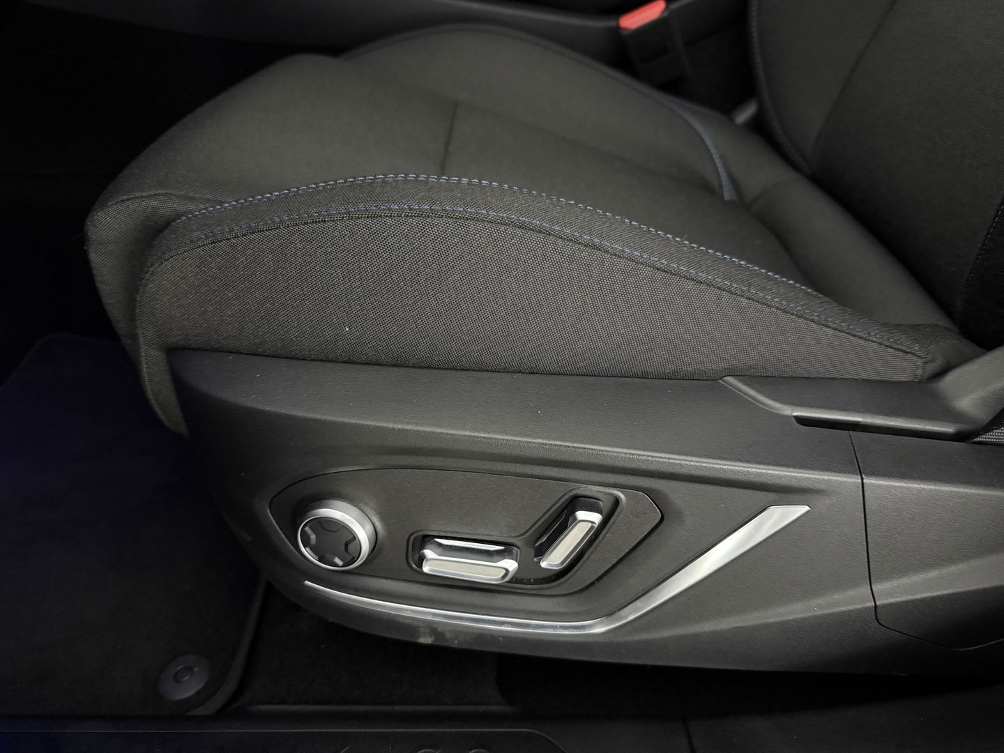 Lynk Co 01 1.5 | 360° Camera | Pano | LED | Sfeerverl. | Virtual | Memory | Carplay