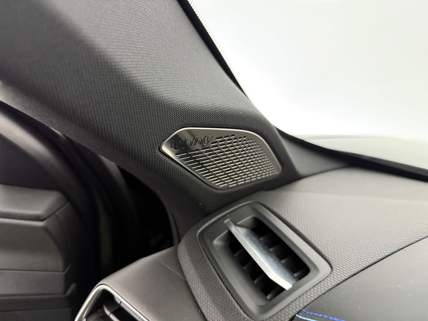 Lynk Co 01 1.5 | 360° | Pano | LED | Sfeerverl. | Virtual | Memory | Stoel/stuurverw. | Carplay