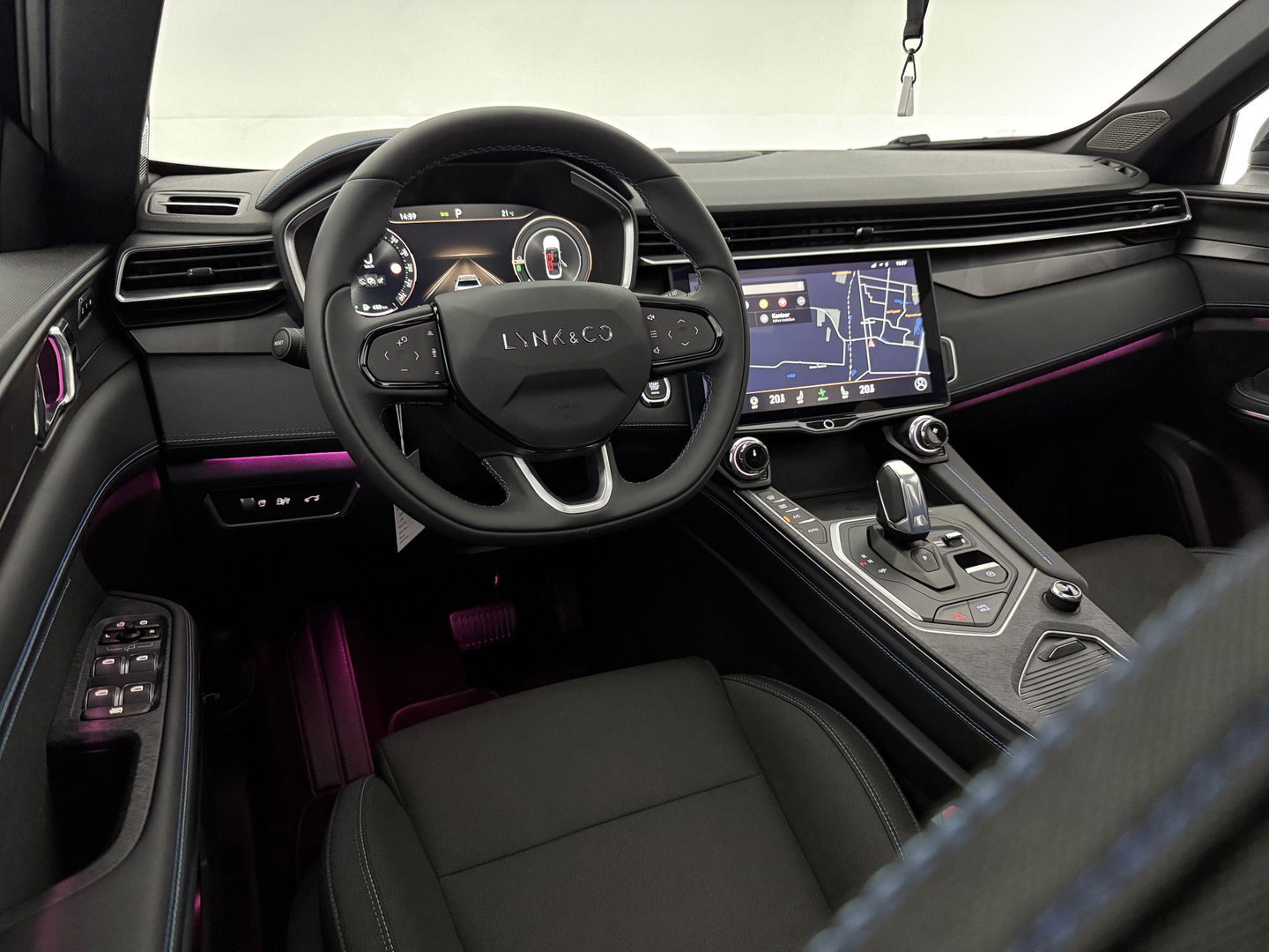 Lynk Co 01 1.5 | 360° | Pano | LED | Sfeerverl. | Virtual | Memory | Stoel/stuurverw. | Carplay