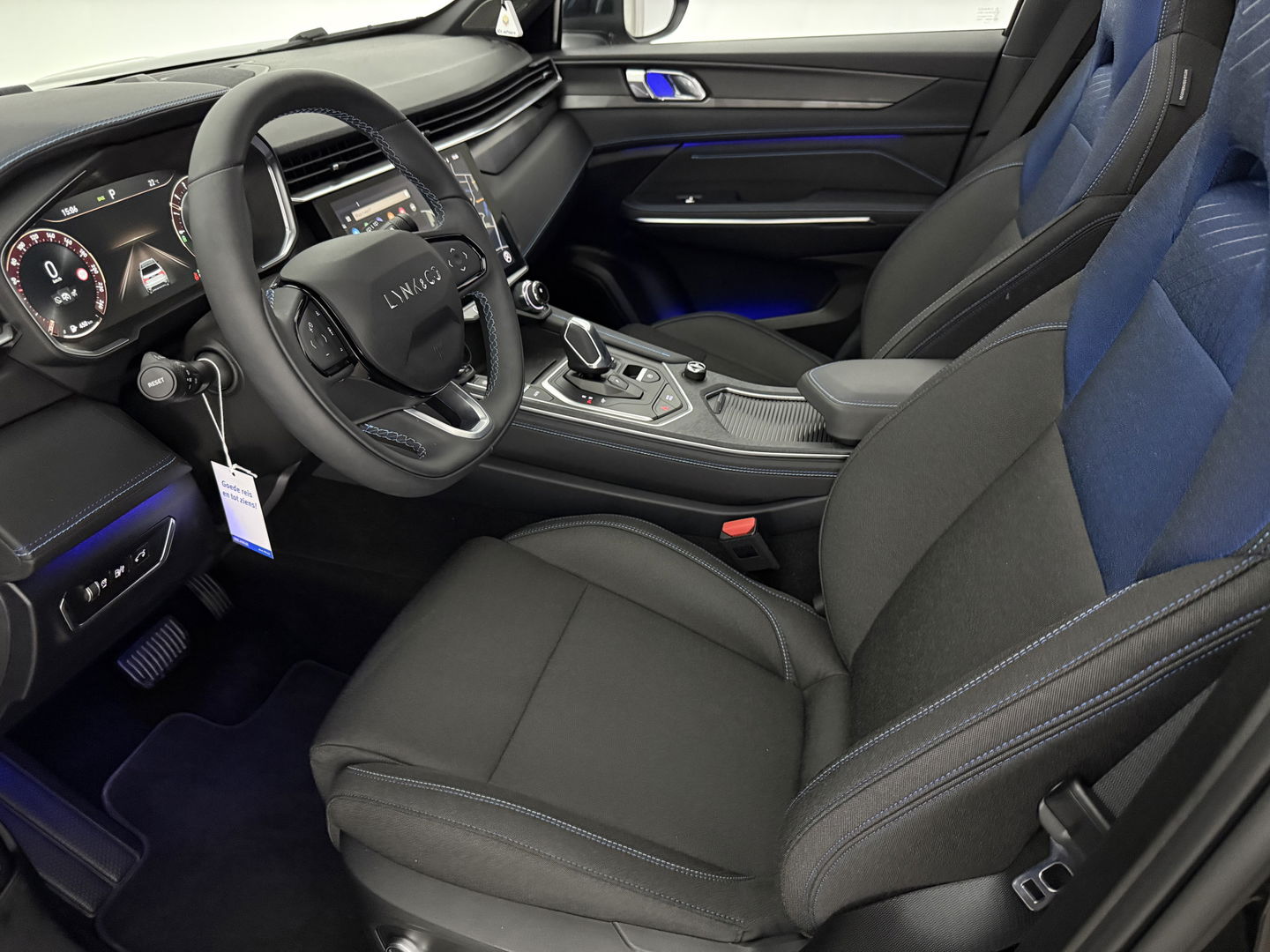 Lynk Co 01 1.5 | 360° | Pano | LED | Sfeerverl. | Virtual | Memory | Stoel/stuurverw. | Carplay