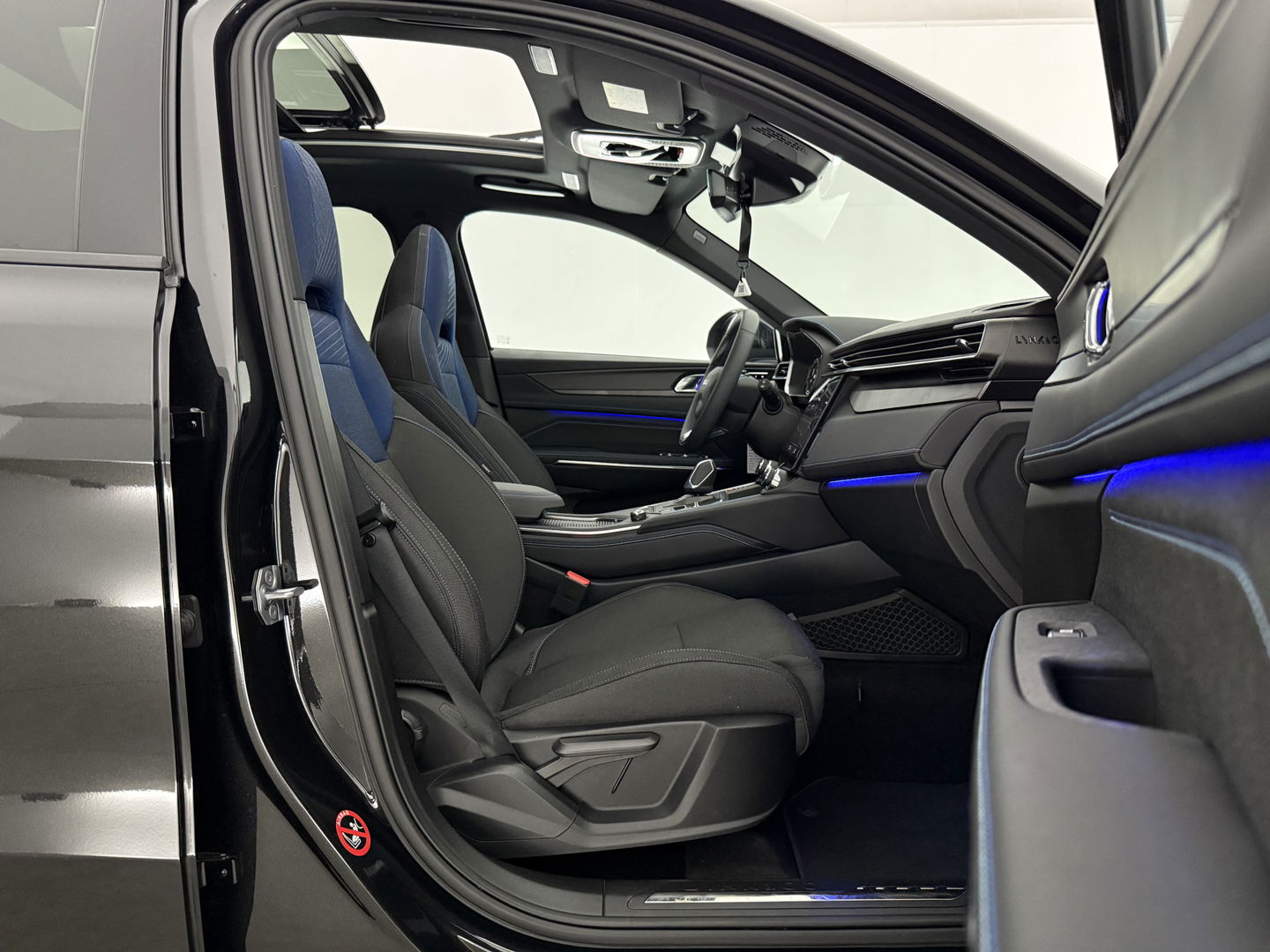 Lynk Co 01 1.5 | 360° | Pano | LED | Sfeerverl. | Virtual | Memory | Stoel/stuurverw. | Carplay