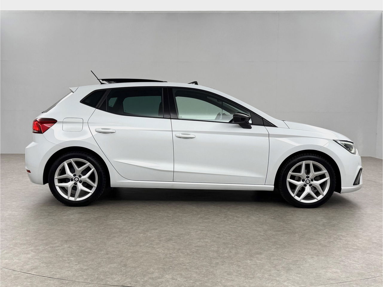 SEAT Ibiza 1.0 TSI FR | Panoramadak | Beats Audio | Camera | Carplay | LED | 17"LMV